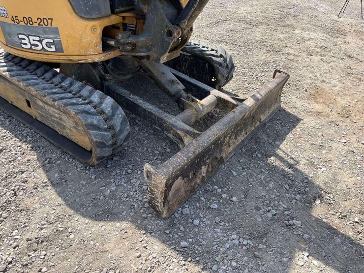 2016-deere-35g-image-12