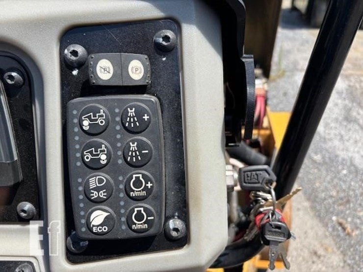 2019-caterpillar-cb24b-image-17