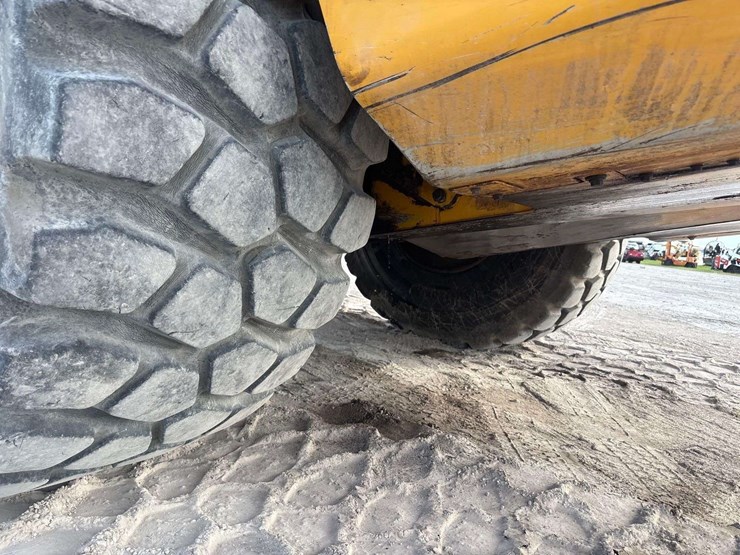 2015-deere-410e-image-23