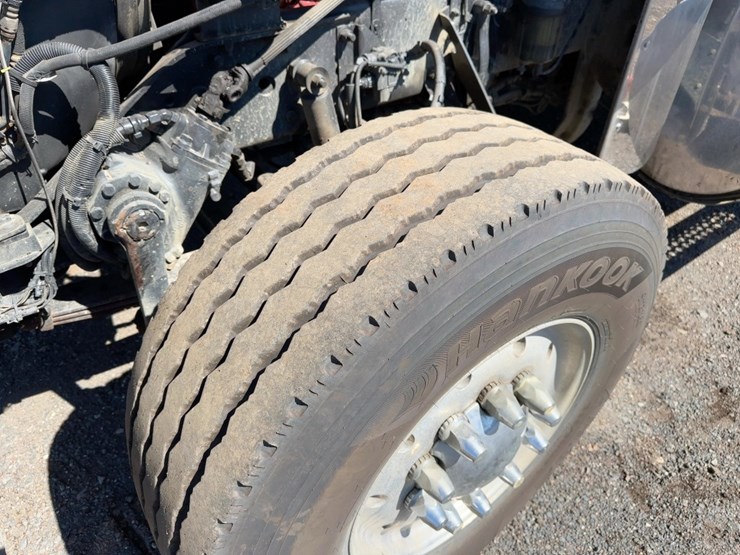 2012-kenworth-w900-image-11