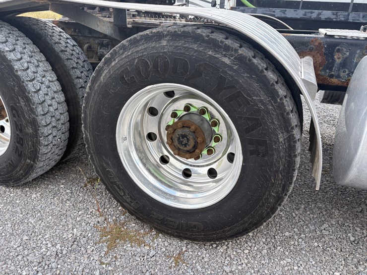 2010-kenworth-t800-image-10