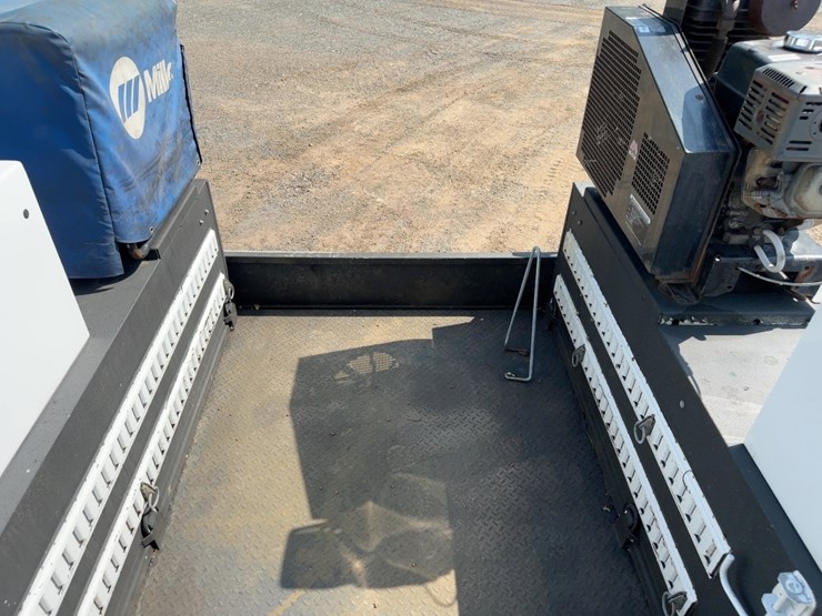 2017-ford-f550-xl-image-33