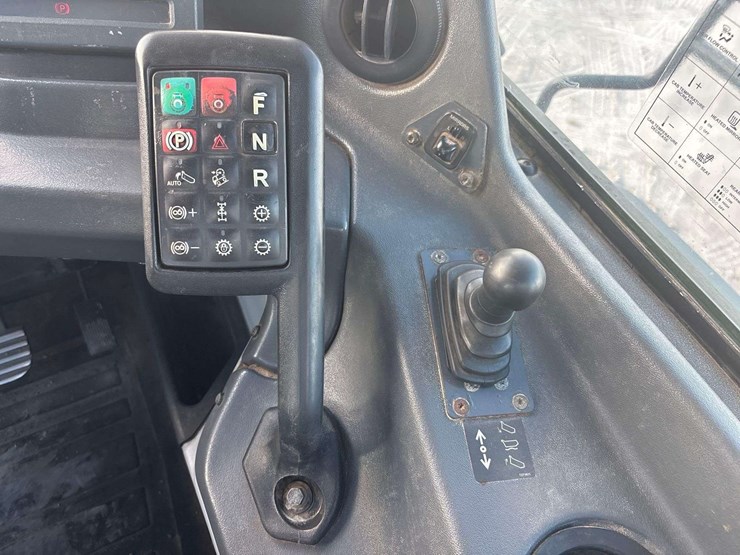 2015-deere-410e-image-29