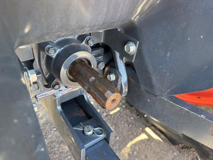 2018-kubota-l4701-image-21