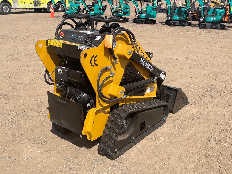 #9465-•-unused-2025-agt-compact-track-loader-image-4