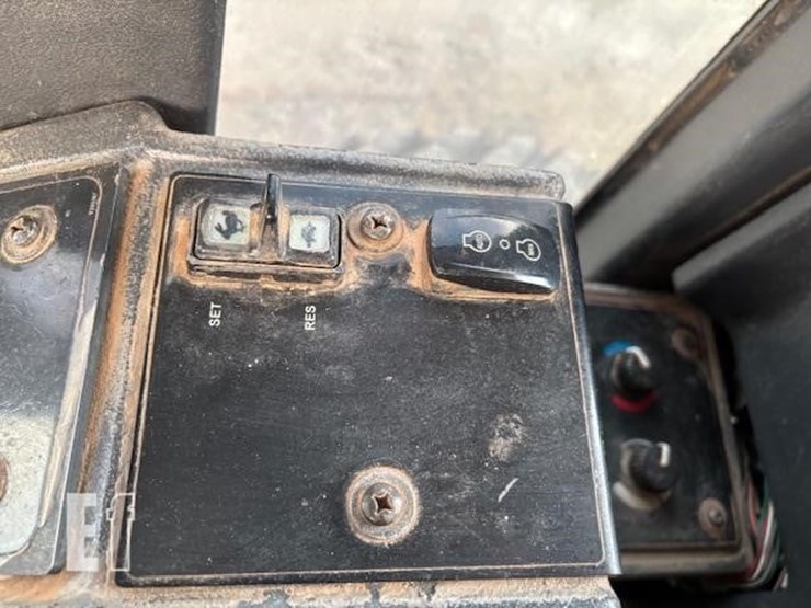 2009-deere-670g-image-38
