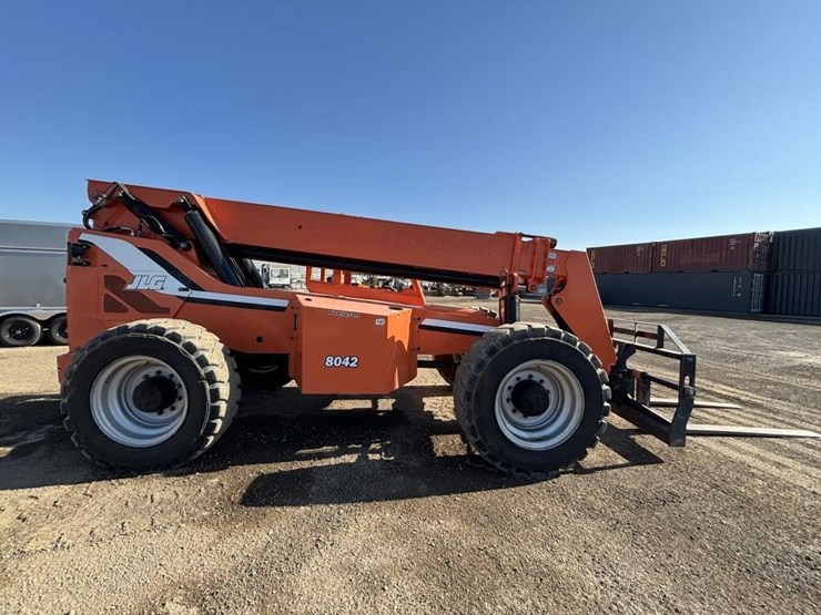 2013-jlg-8042-image-7