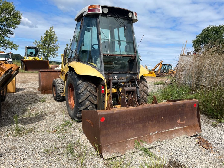 new-holland-u80-image-7