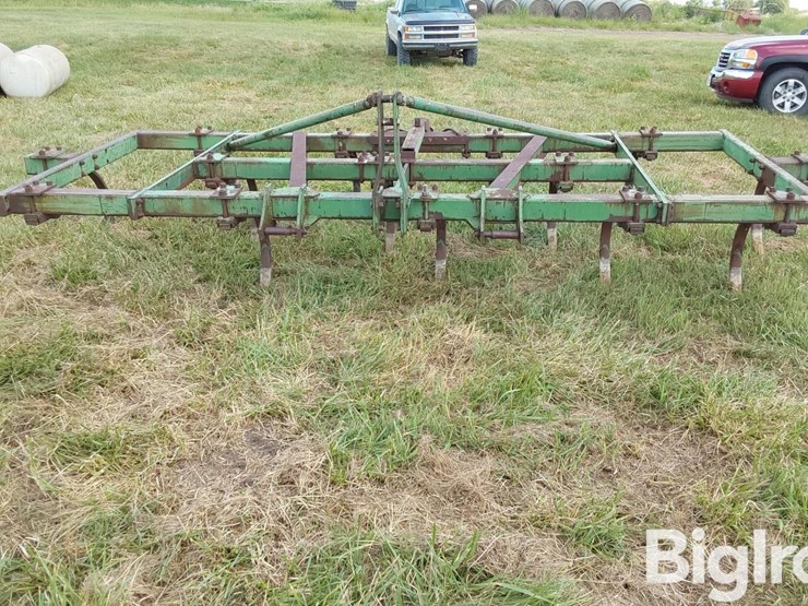 john-deere-100-image-2