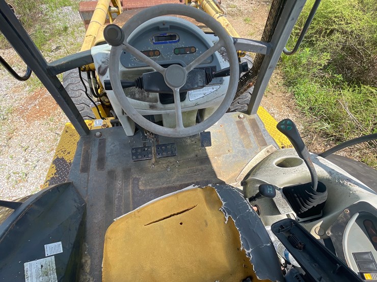 komatsu-wb140-image-7