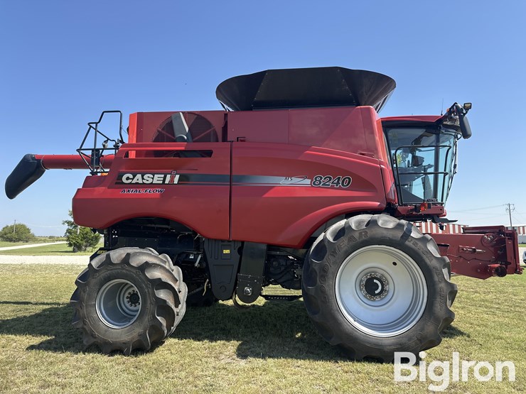 2016-case-ih-8240-image-4