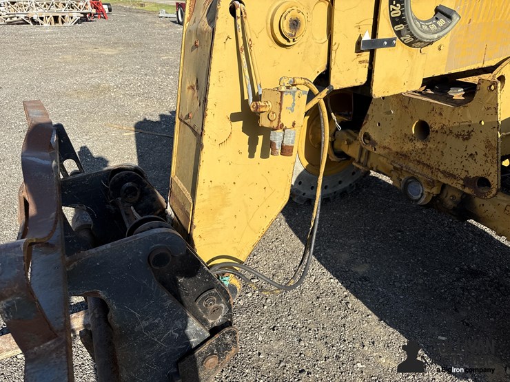 2002-caterpillar-th83-image-13