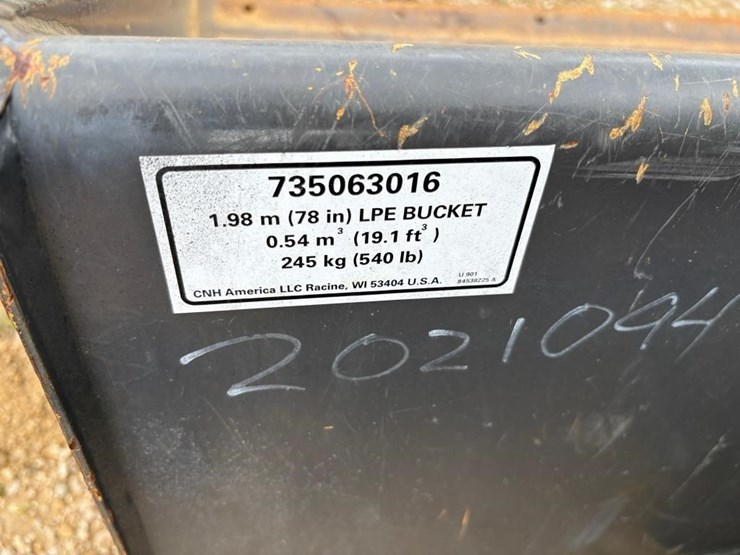 2017-new-holland-l228-image-16