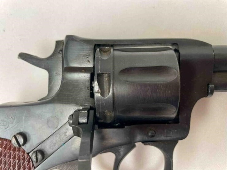 1944-nagant-revolver-image-20