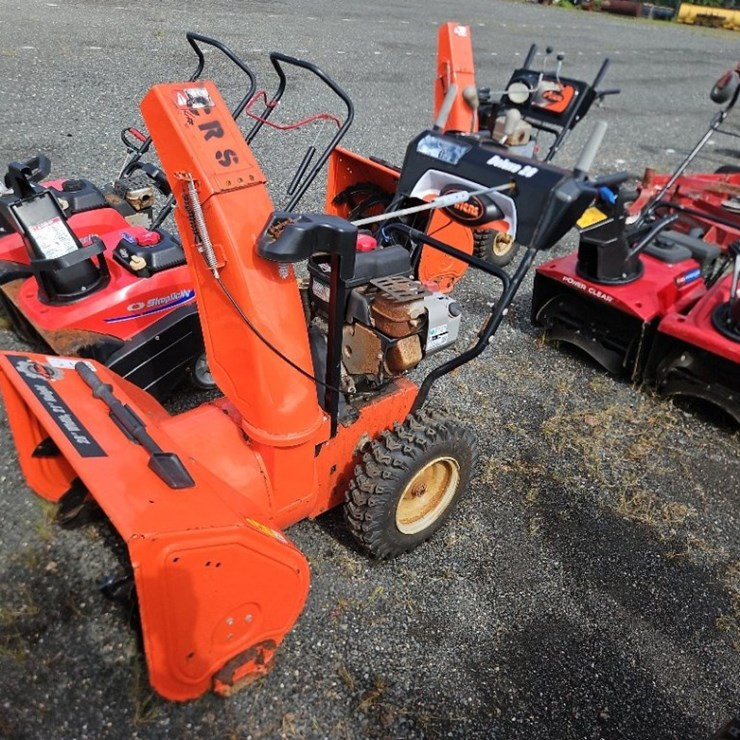 ARIENS DELUXE 28 SNOW BLOWER