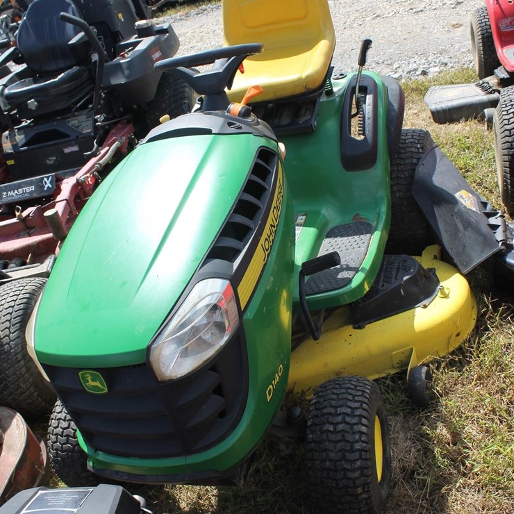 JOHN DEERE D140