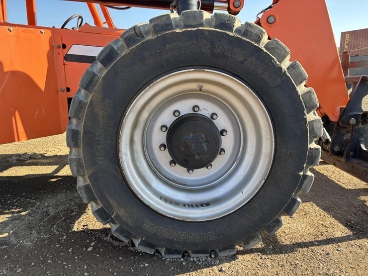 2013-jlg-8042-image-16