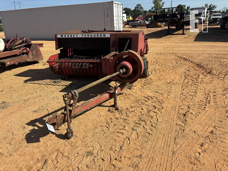 massey-ferguson-124-image-3