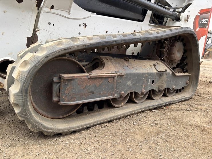 2022-bobcat-t550-image-14