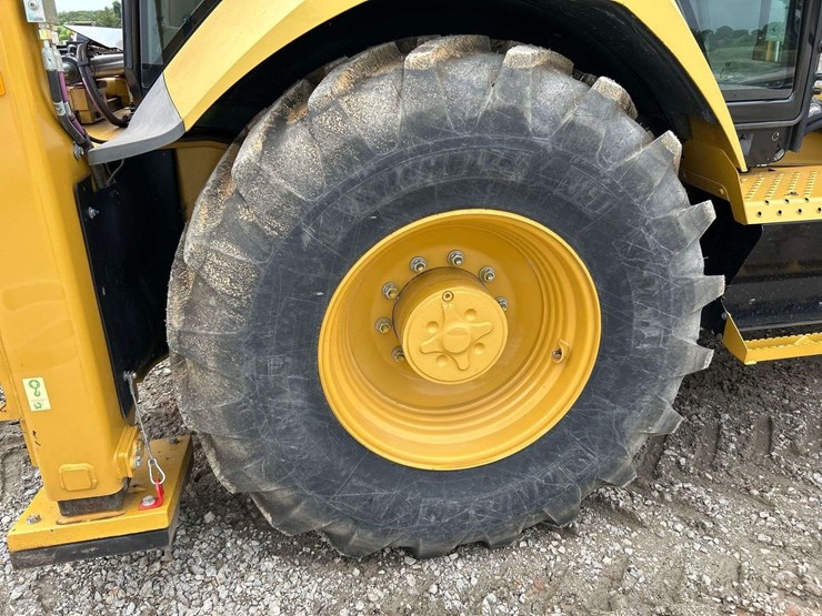 2021-caterpillar-428-image-28