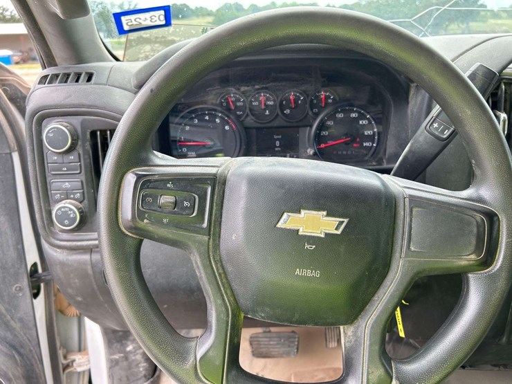 2020-chevrolet-silverado-3500-image-13