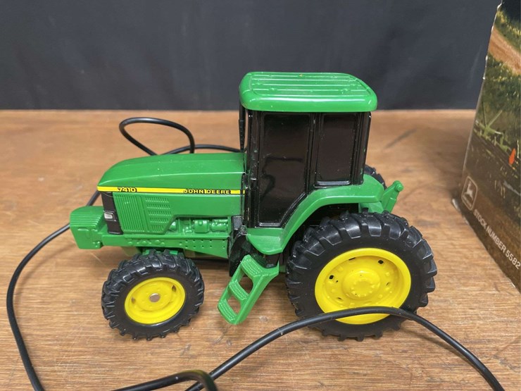 john-deere-32-image-2