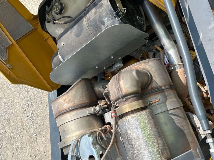 2018-deere-310l-image-8