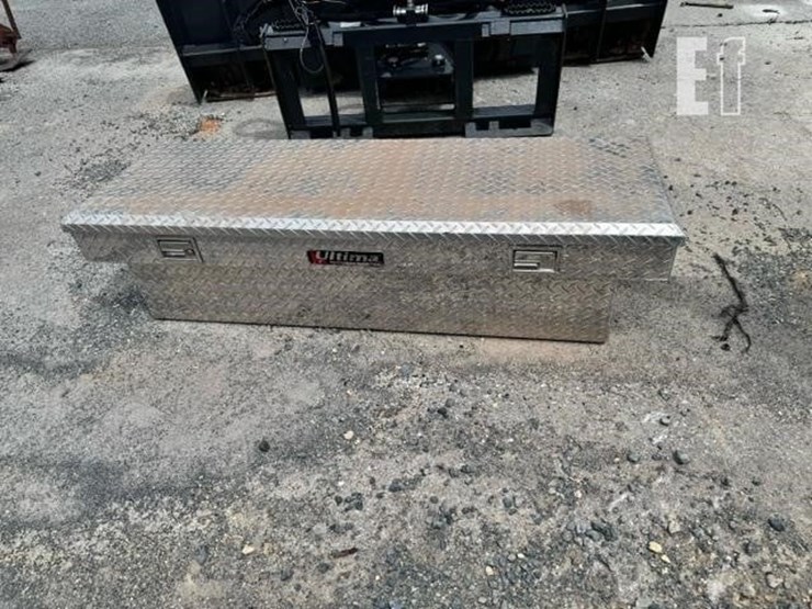 ultima-diamond-plate-truck-toolbox-image-2