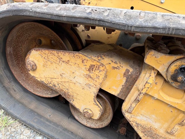 2020-caterpillar-299d3-image-13