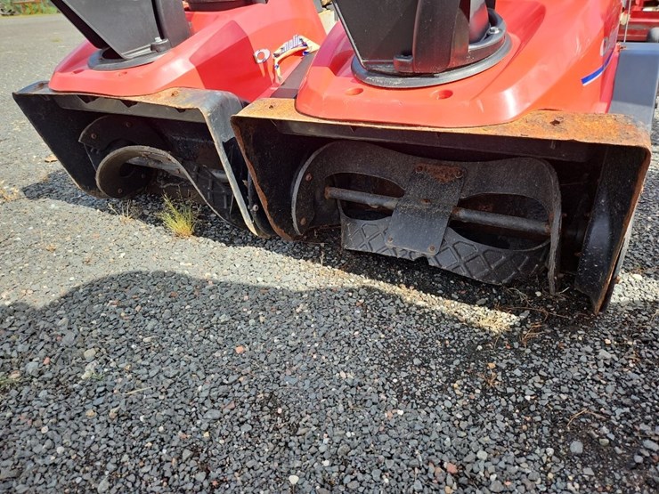 (2)-simplicity-ss822e-snow-blowers-image-6