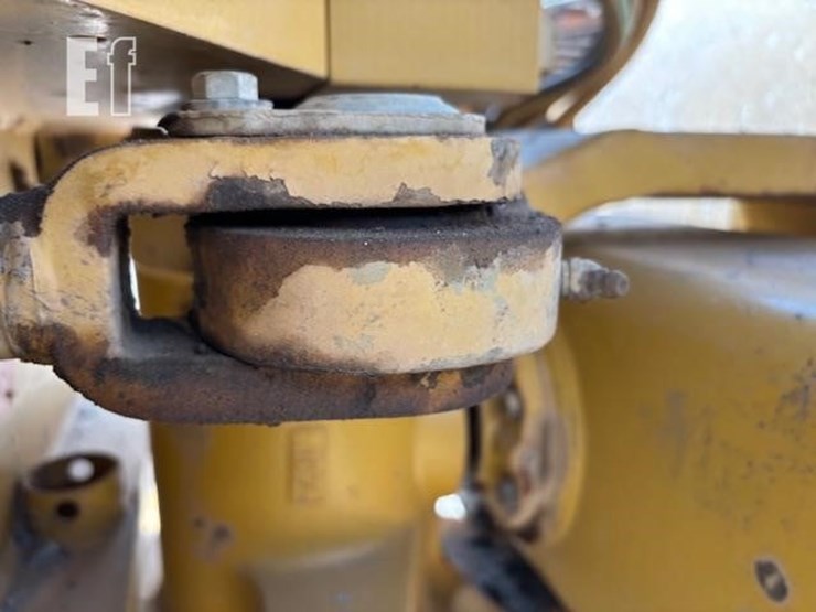 2016-caterpillar-cs54b-image-16