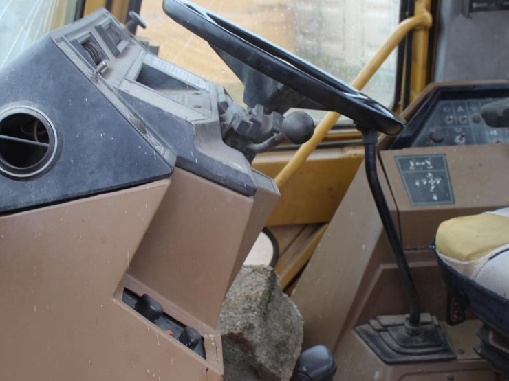 caterpillar-416-image-14
