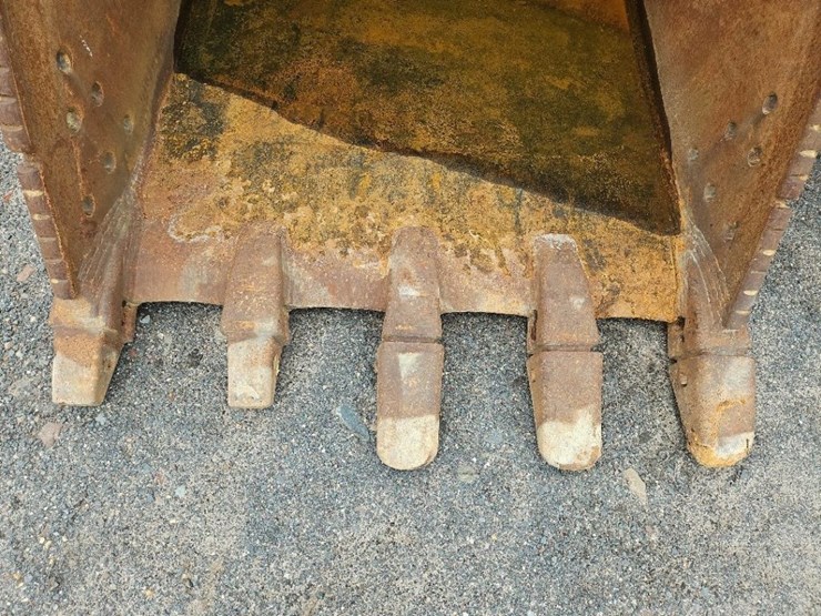 geith-52"-bucket-with-teeth-image-7
