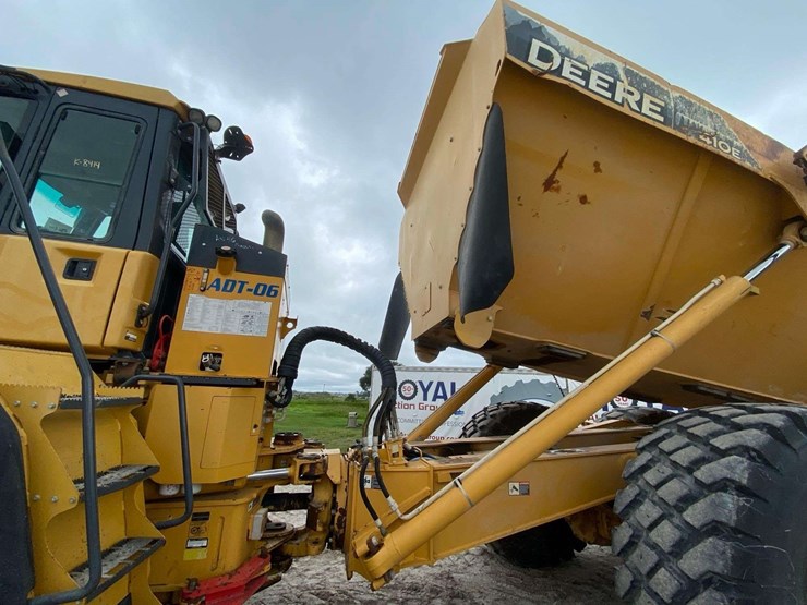 2015-deere-410e-image-12