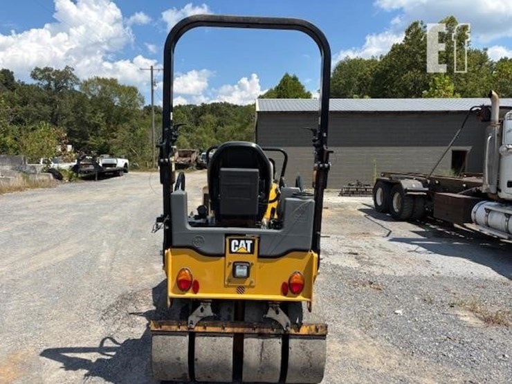 2019-caterpillar-cc24b-image-4