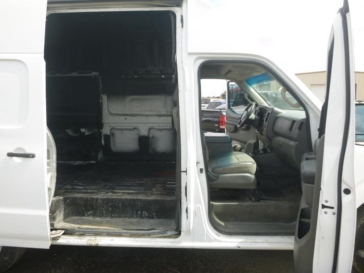 2013-nissan-nv2500-image-8