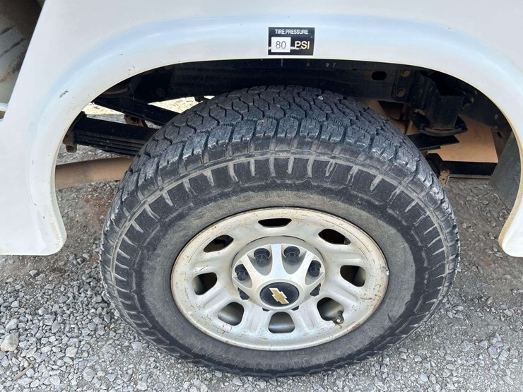 2012-chevrolet-silverado-3500-image-25
