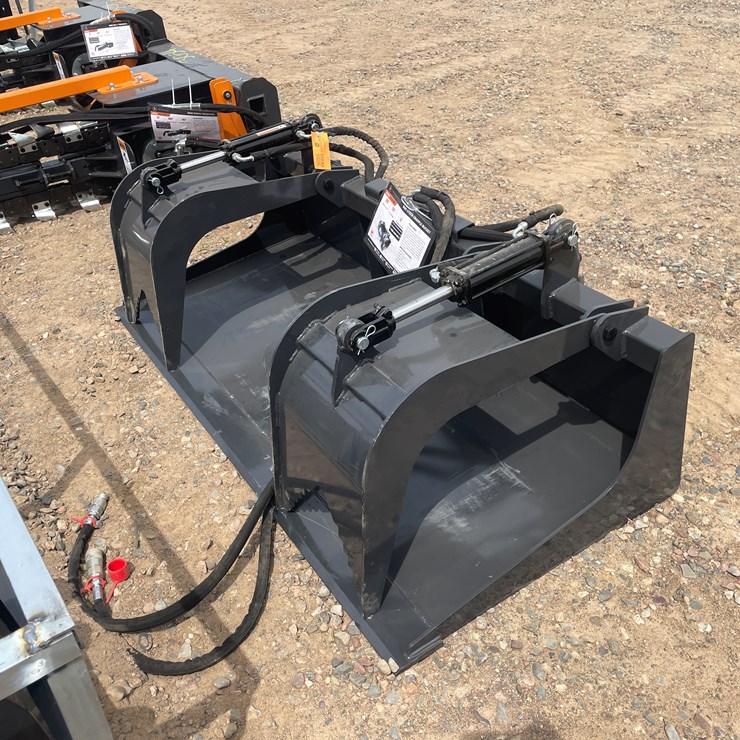 #3055 • Unused 2025 Wolverine Skid Steer Grapple Bucket Attachment