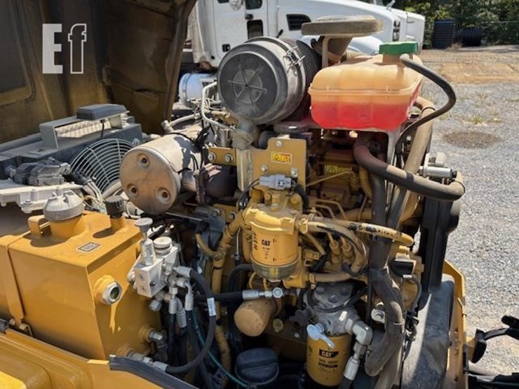 2019-caterpillar-cc24b-image-14