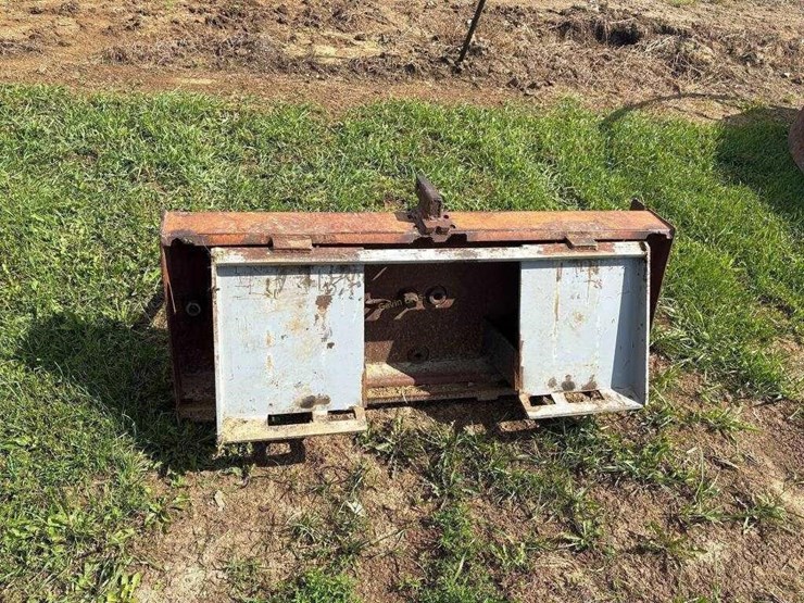 skidsteer-mount-3-tine-bale-spear-image-4
