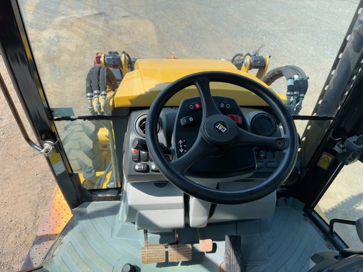 2013-caterpillar-420f-it-image-29