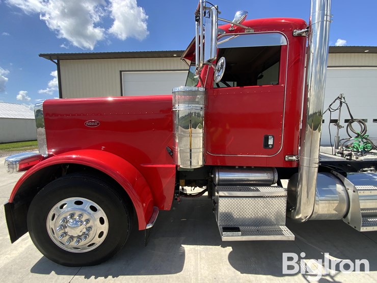 2009-peterbilt-389-image-17
