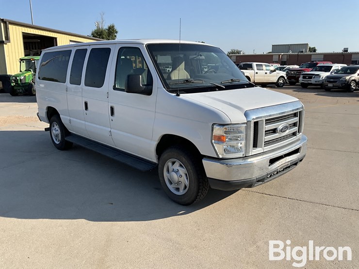 2011-ford-e350-xlt-image-3