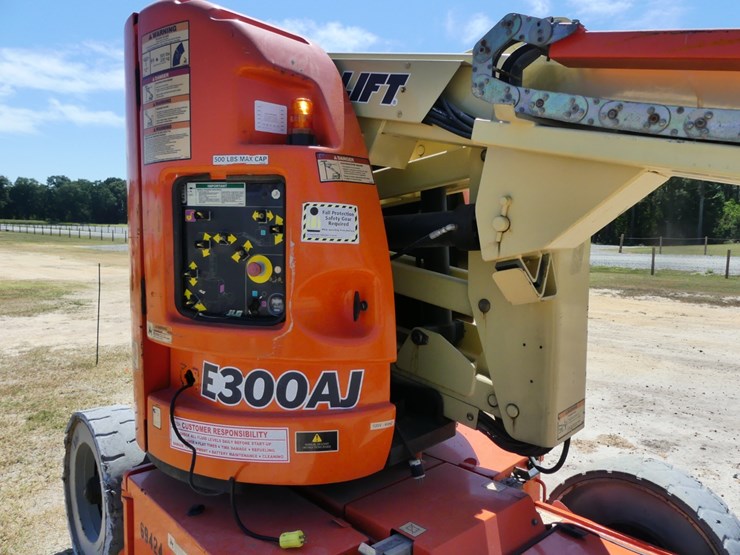 jlg-e300aj-image-12