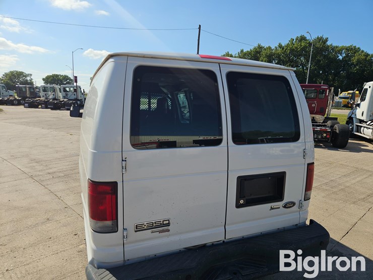 2013-ford-e350-image-18
