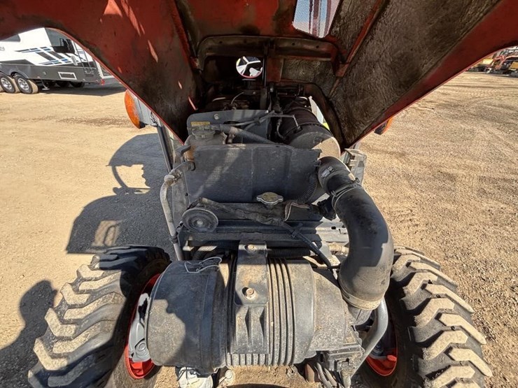 2019-kubota-mx5400-image-32