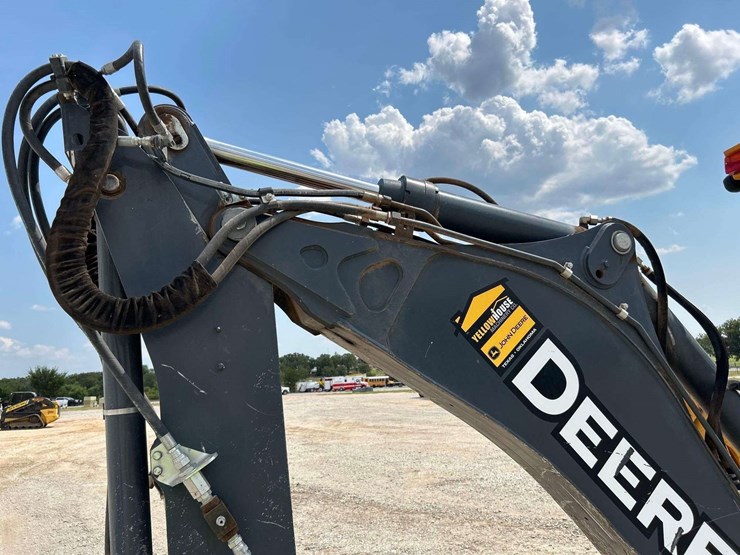 2018-deere-310l-image-24