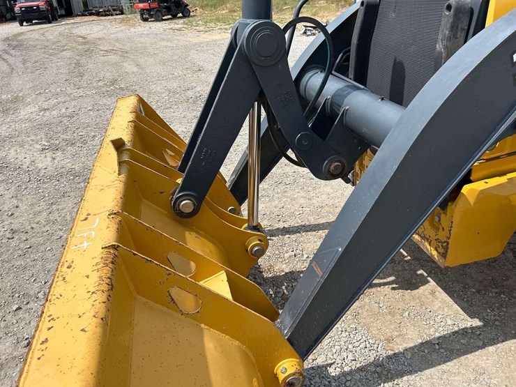2018-deere-310l-image-18