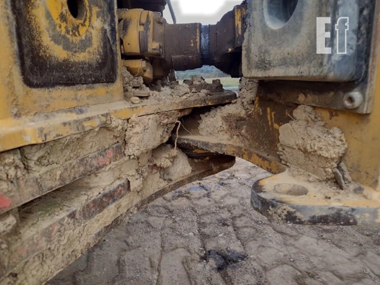 2005-deere-300d-image-24