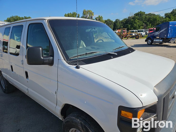 2013-ford-e350-image-11